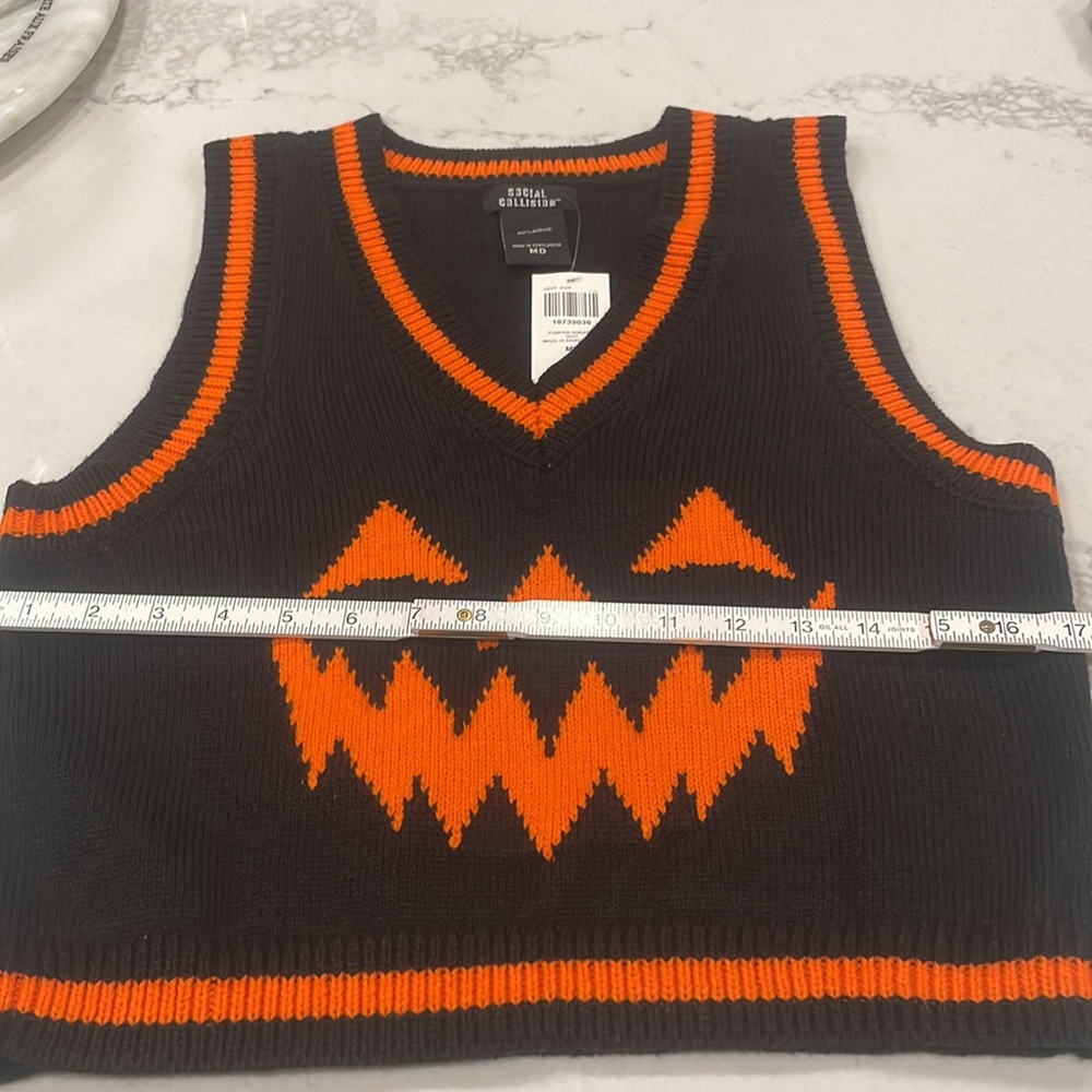 Women’s V-neck jack-o’-lantern vest - Picture 7 of 8